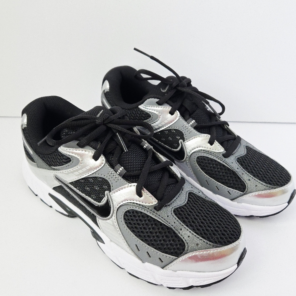 Nike Big Kids V5 RNR Size 7 7Y Black and Silver Sneakers Casual Shoes Boys